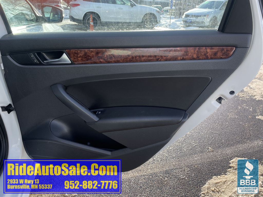 2013 Volkswagen Passat Image 15