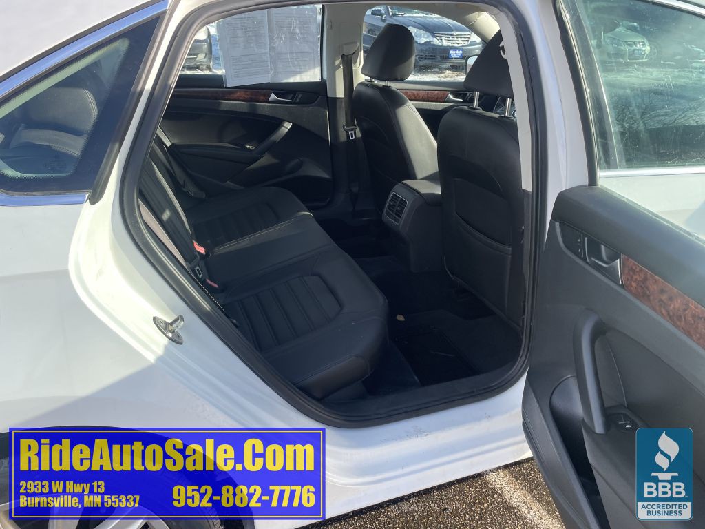 2013 Volkswagen Passat Image 16