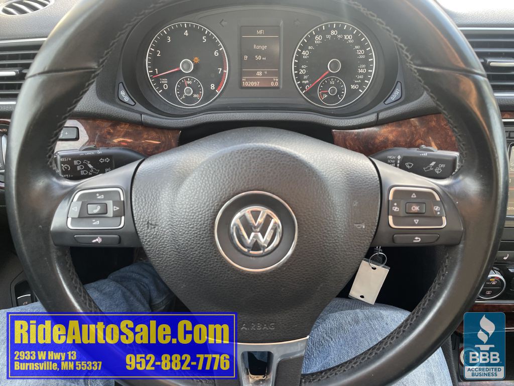 2013 Volkswagen Passat Image 17