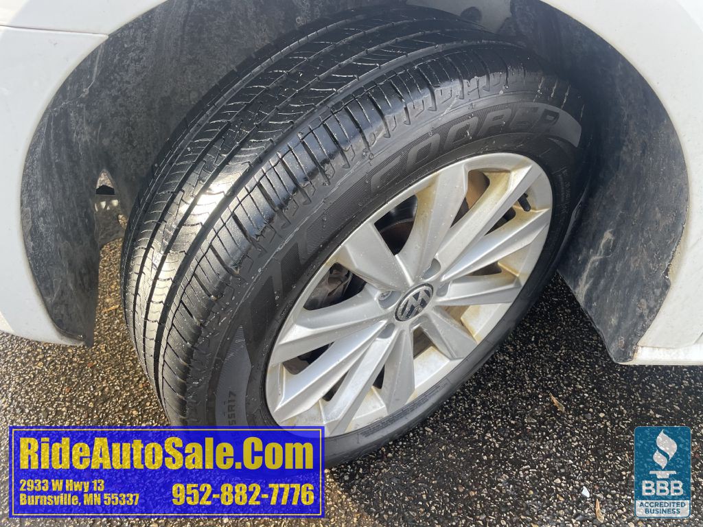 2013 Volkswagen Passat Image 23