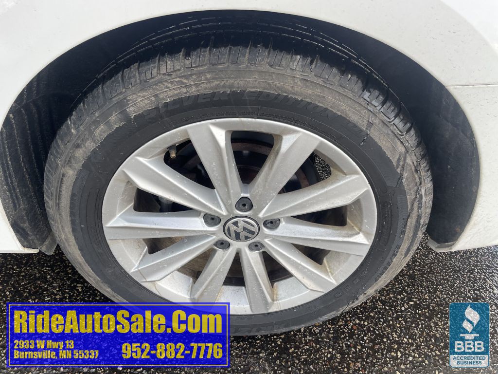 2013 Volkswagen Passat Image 28