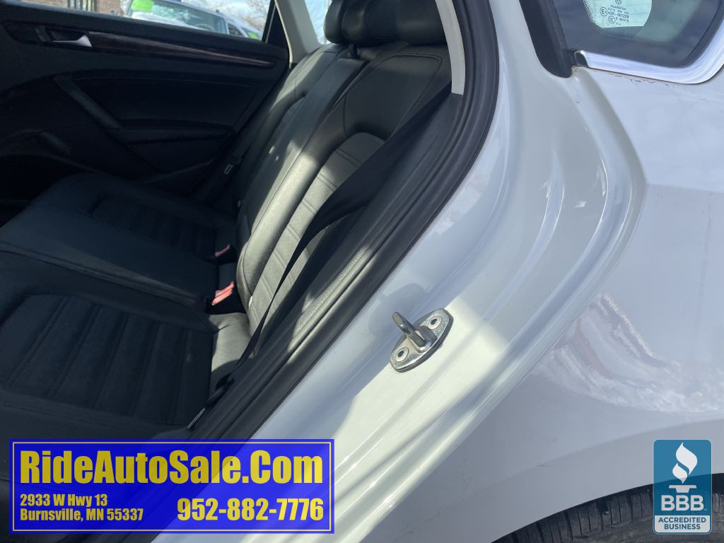 2013 Volkswagen Passat Image 29