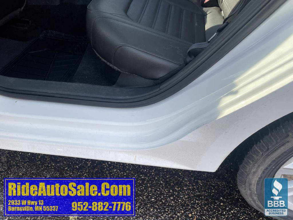 2013 Volkswagen Passat Image 30