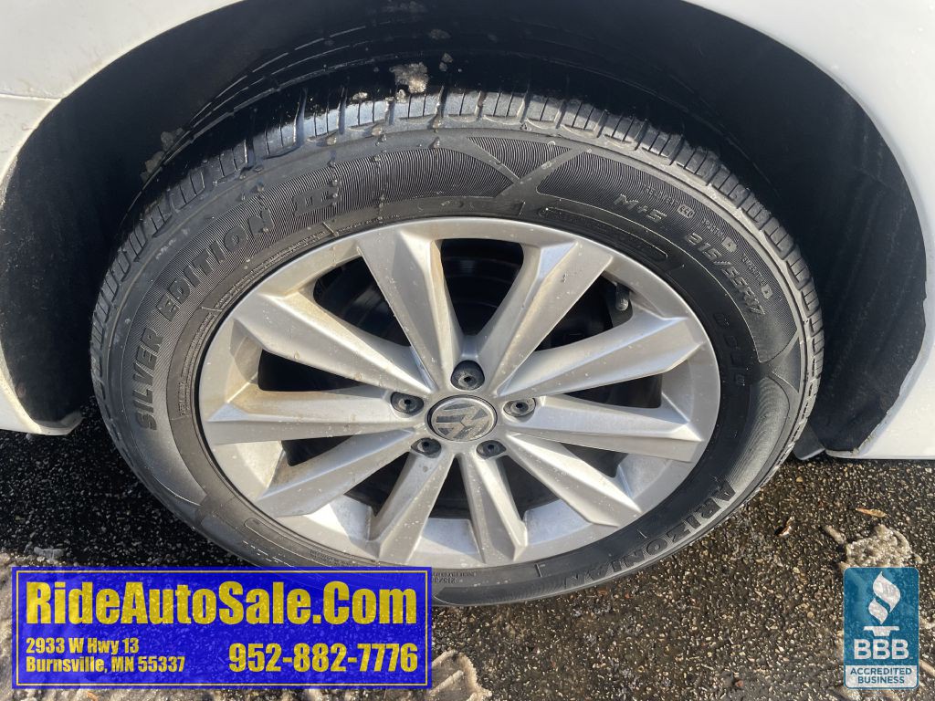 2013 Volkswagen Passat Image 35