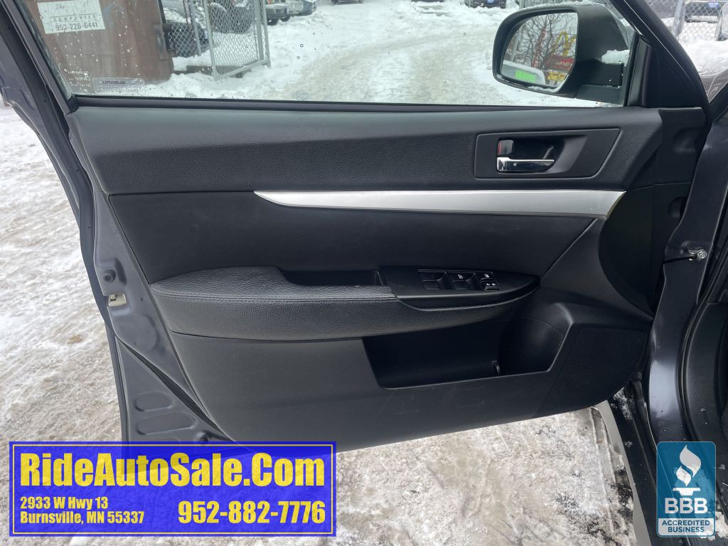 2011 Subaru Outback Image 9