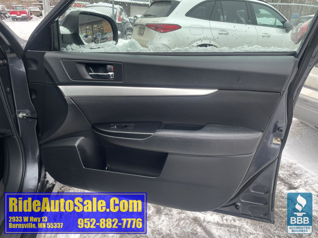 2011 Subaru Outback Image 13