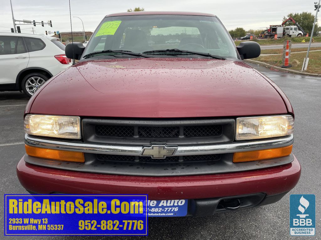 2003 Chevrolet S10 Image 2