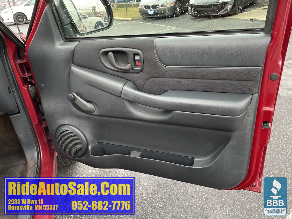 2003 Chevrolet S10 Image 12
