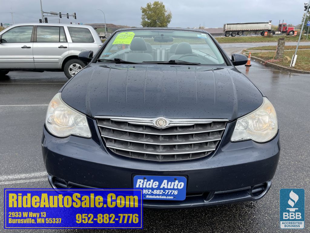 2008 Chrysler Sebring Image 2
