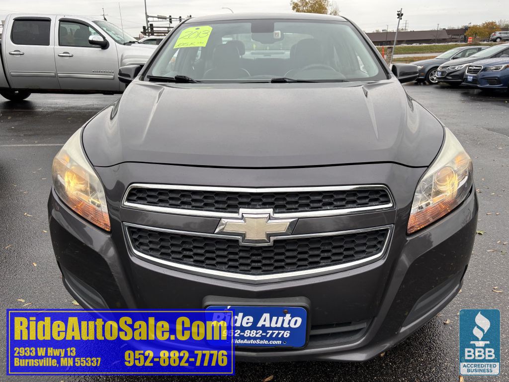 2013 Chevrolet Malibu Image 2