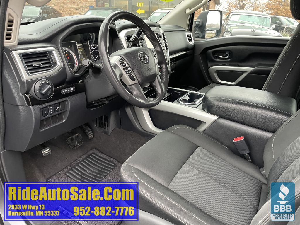 2017 Nissan Titan Image 9
