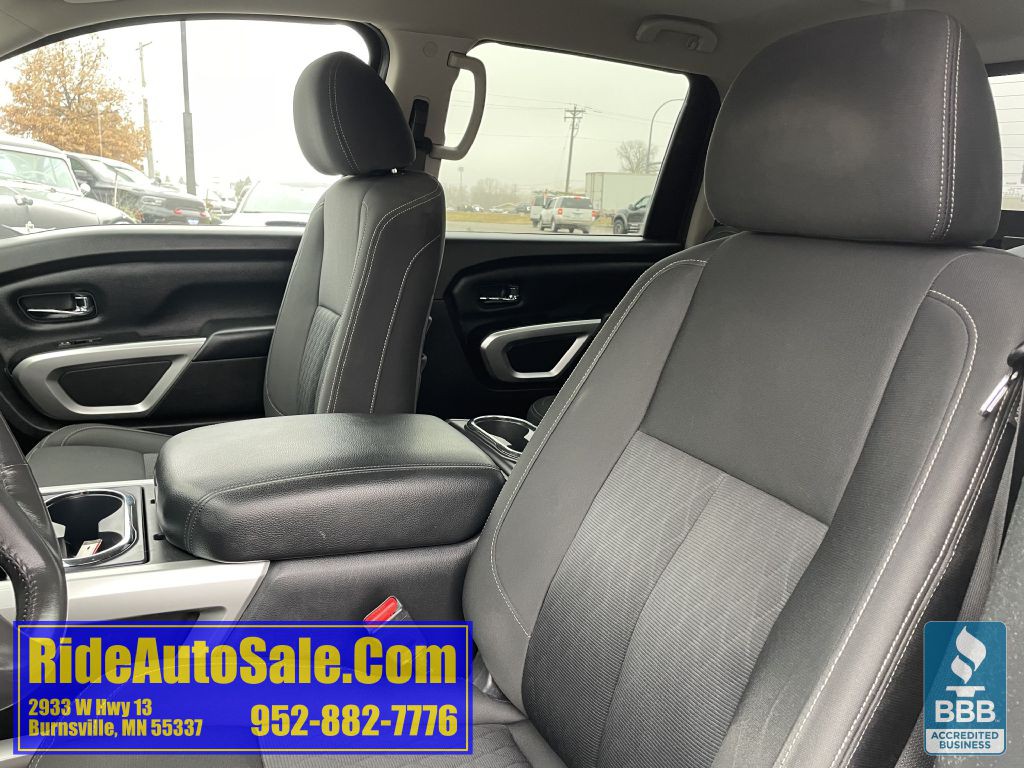 2017 Nissan Titan Image 11