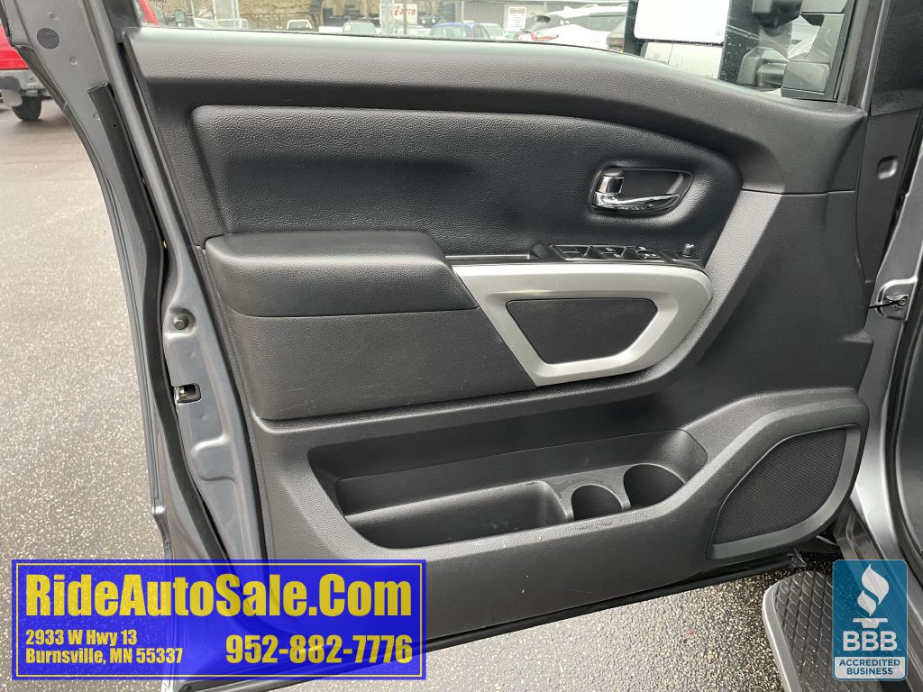 2017 Nissan Titan Image 14