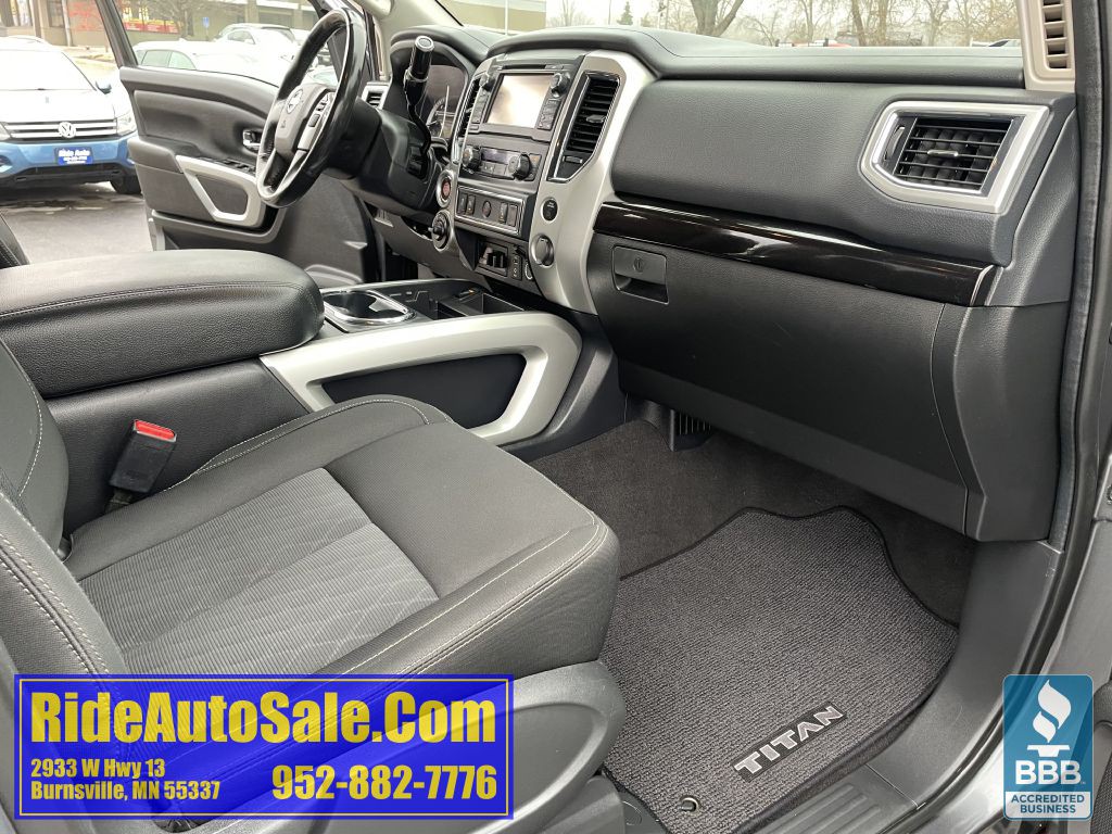 2017 Nissan Titan Image 23