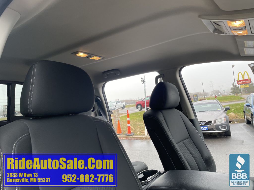 2017 Nissan Titan Image 25