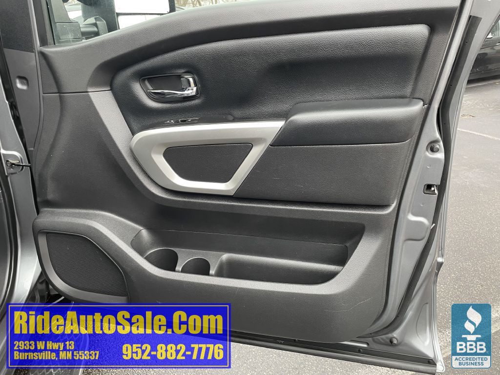 2017 Nissan Titan Image 27