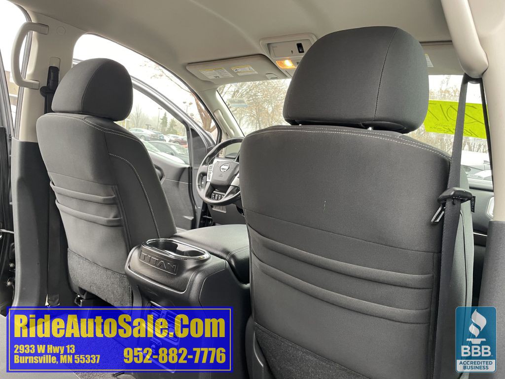 2017 Nissan Titan Image 30