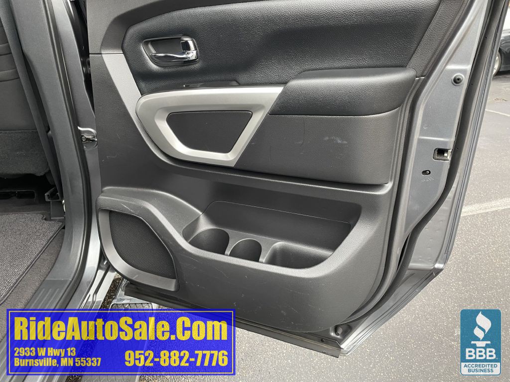 2017 Nissan Titan Image 33