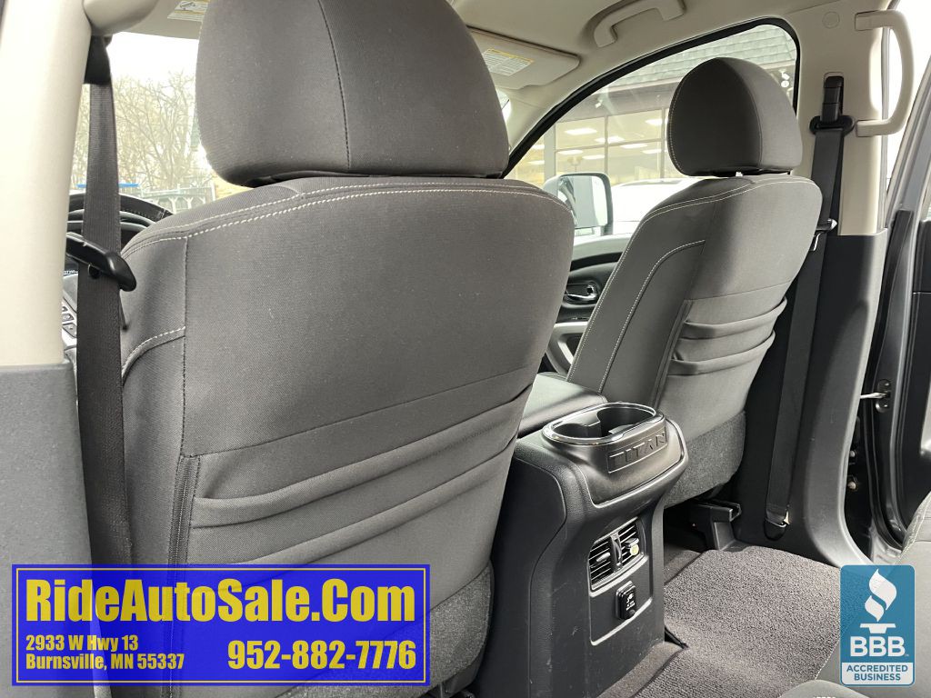 2017 Nissan Titan Image 36