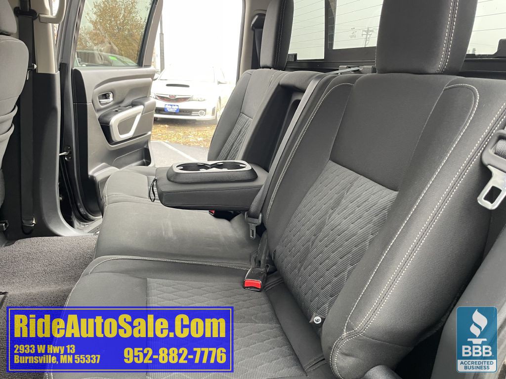 2017 Nissan Titan Image 38