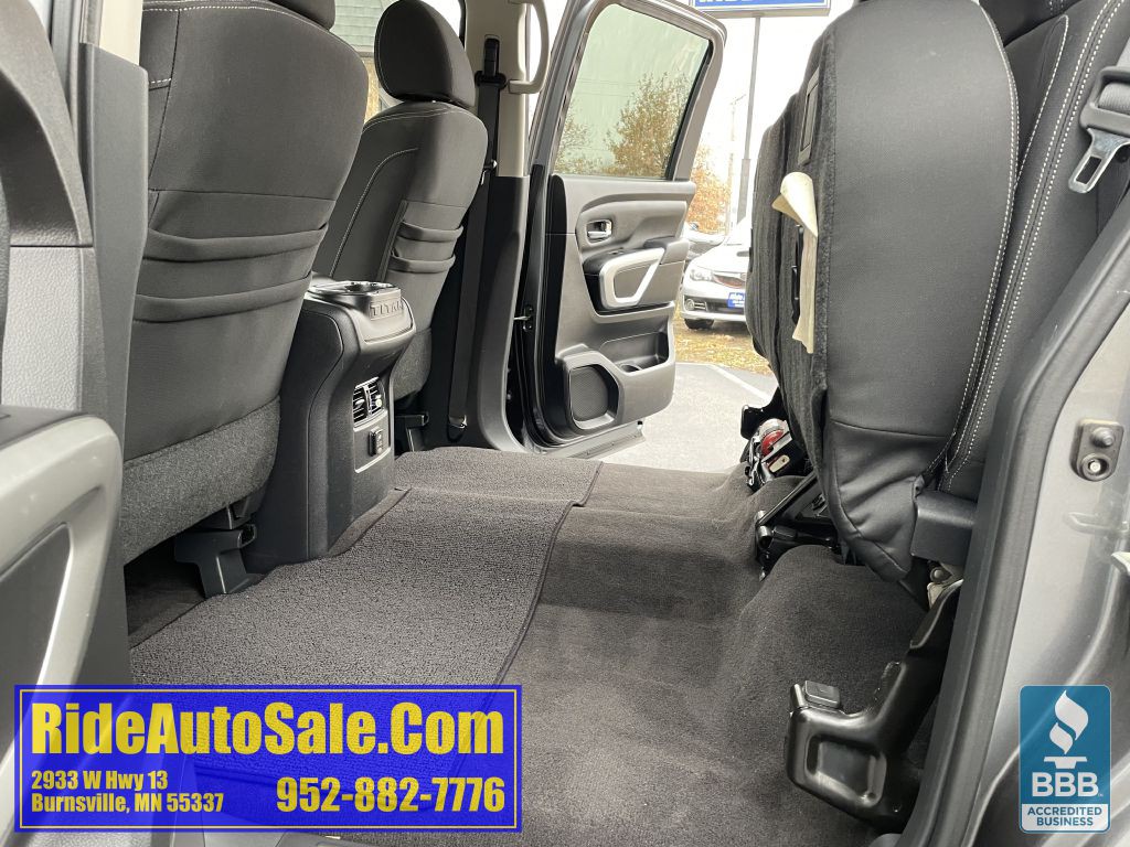 2017 Nissan Titan Image 40