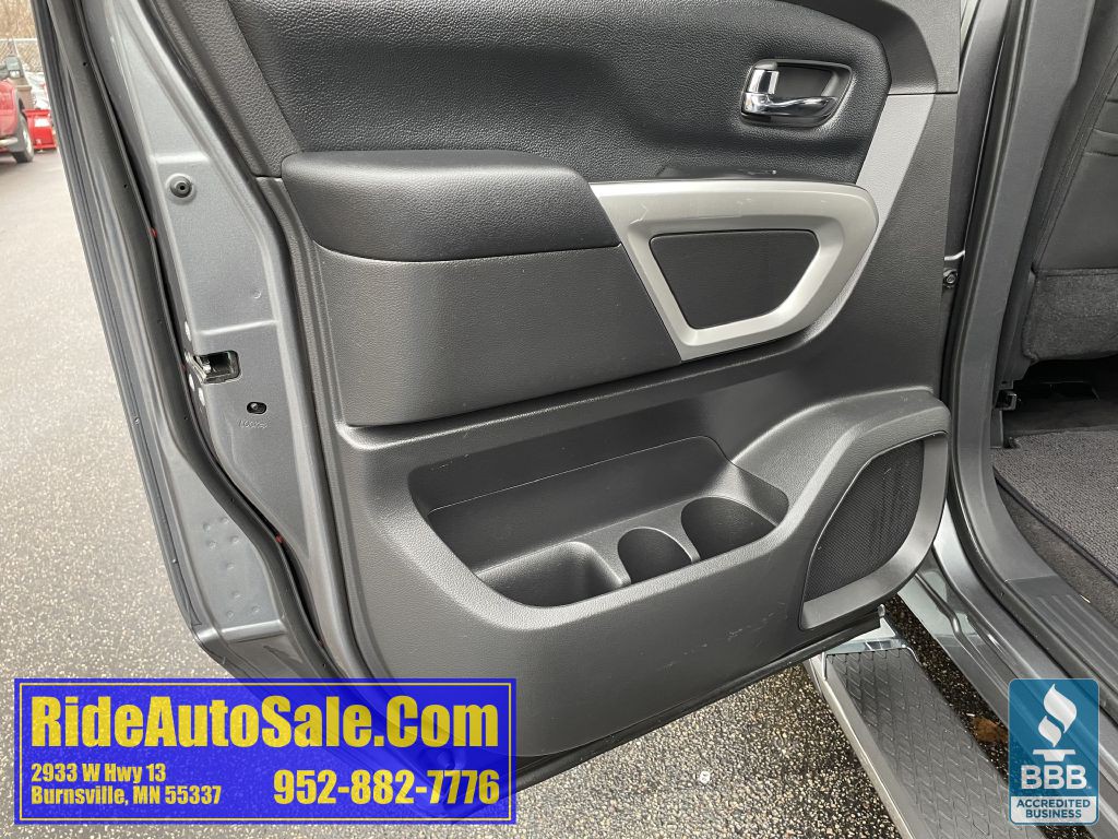 2017 Nissan Titan Image 41