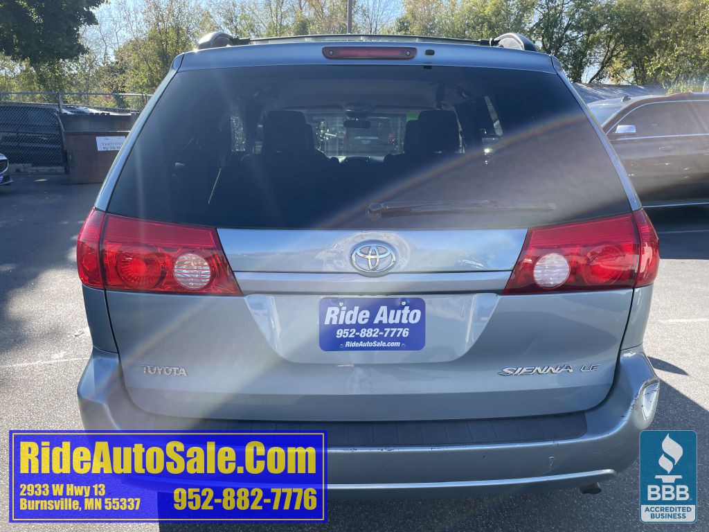 2009 Toyota Sienna Image 6