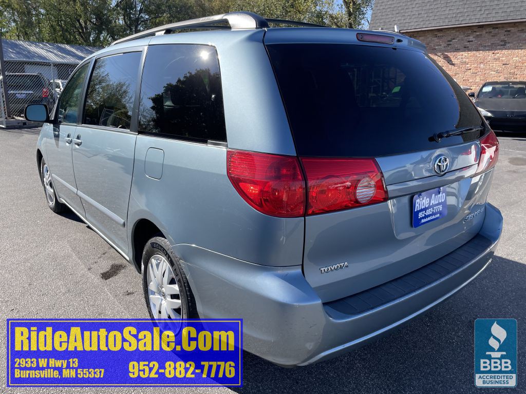 2009 Toyota Sienna Image 7