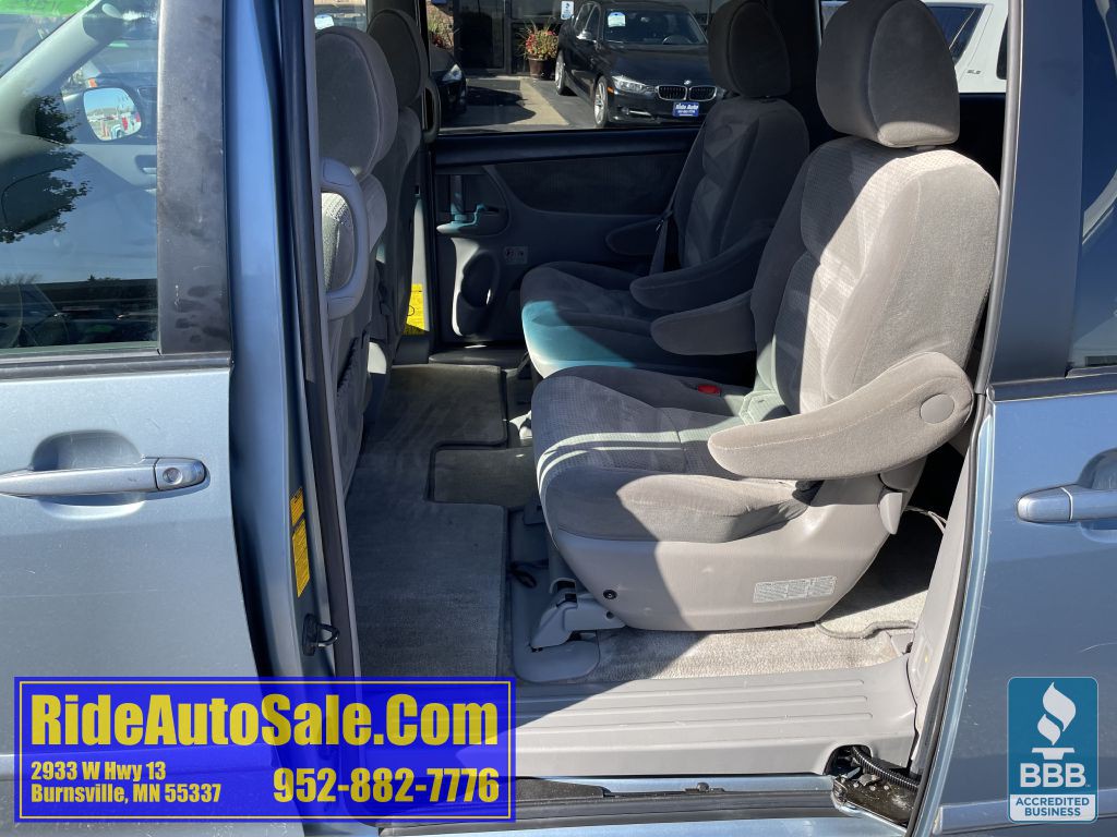2009 Toyota Sienna Image 12