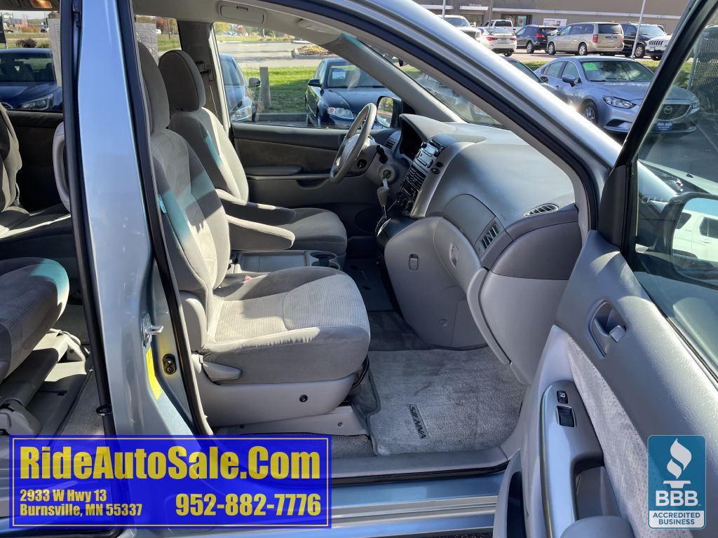 2009 Toyota Sienna Image 14