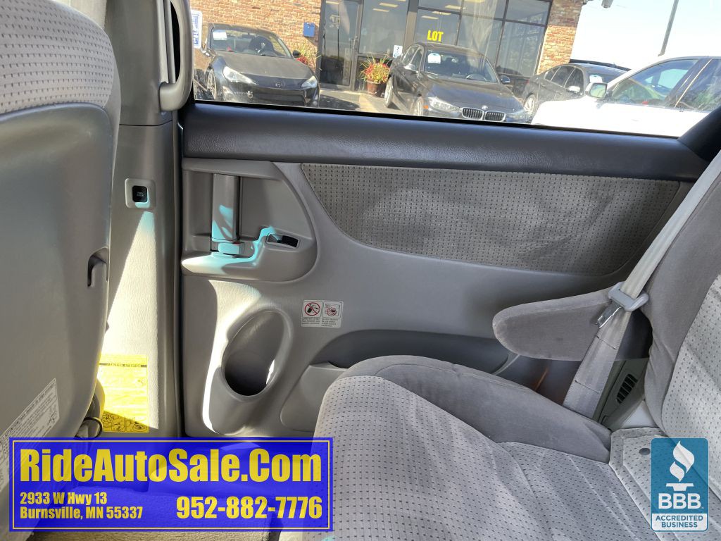 2009 Toyota Sienna Image 15