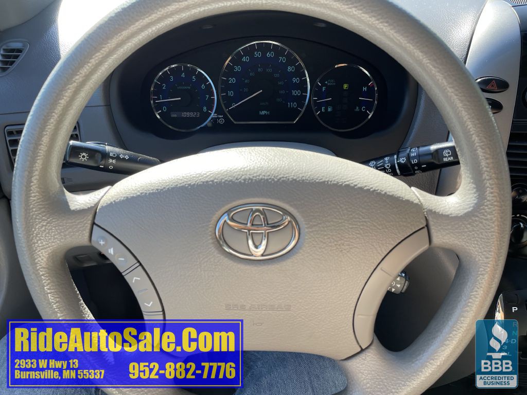 2009 Toyota Sienna Image 17