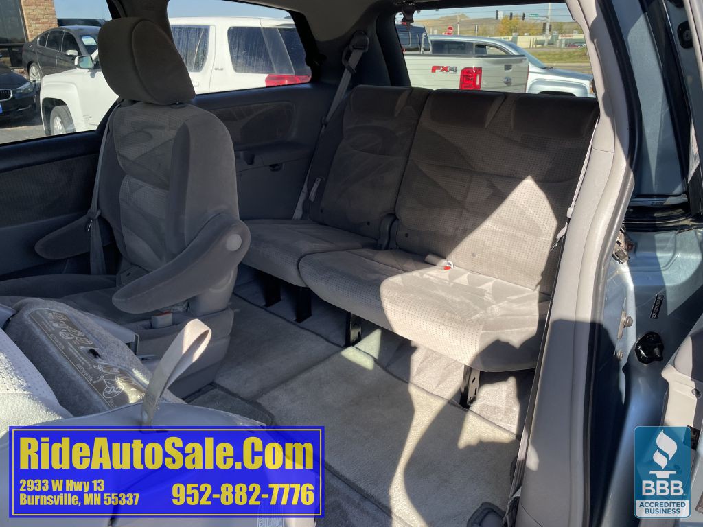 2009 Toyota Sienna Image 25
