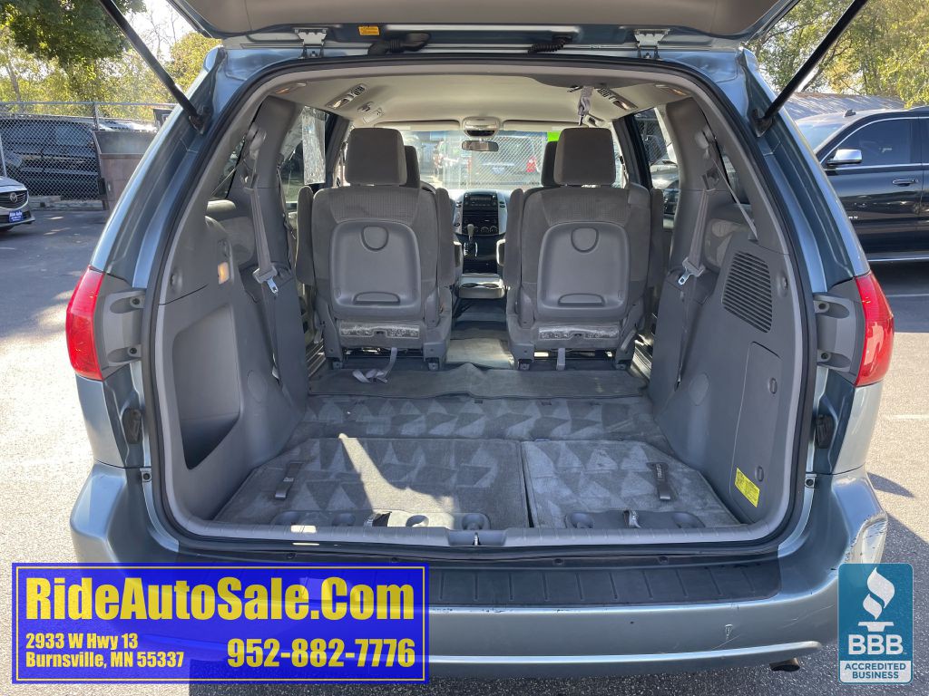 2009 Toyota Sienna Image 28