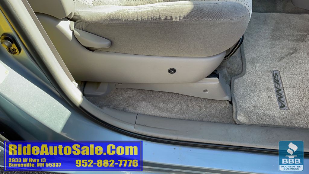 2009 Toyota Sienna Image 32