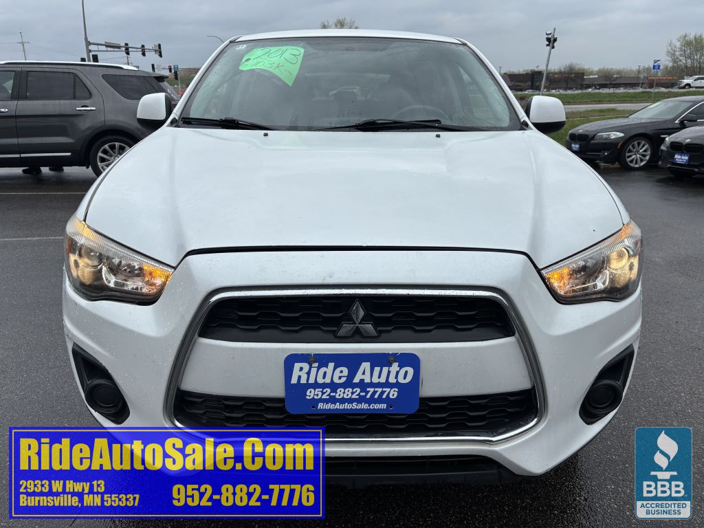 2013 Mitsubishi Outlander Image 2