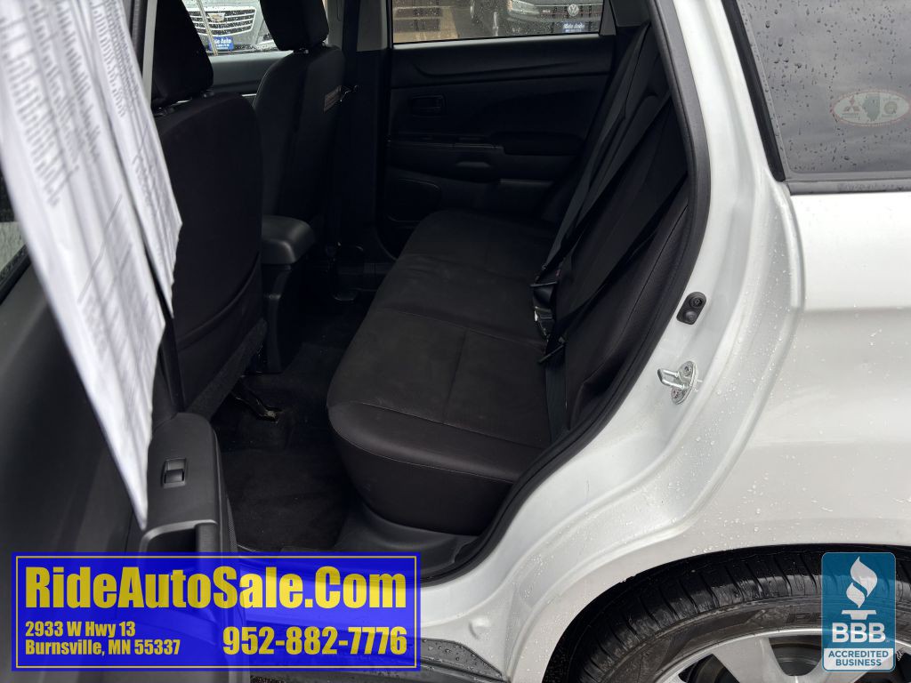 2013 Mitsubishi Outlander Image 12