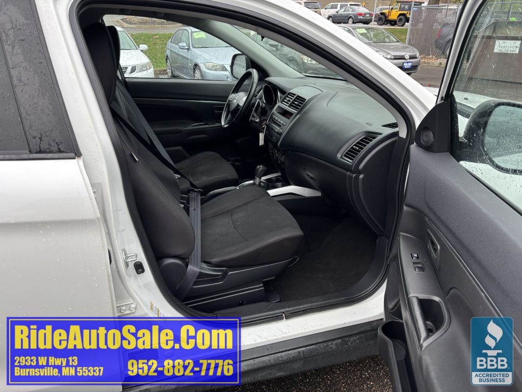 2013 Mitsubishi Outlander Image 14