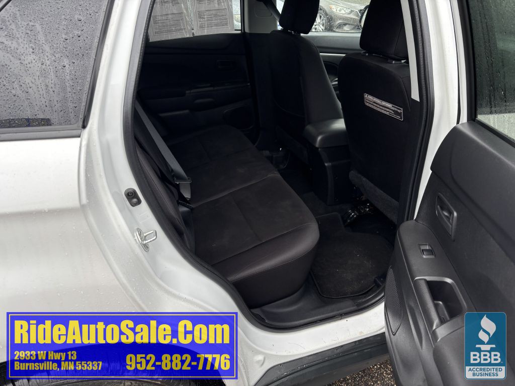 2013 Mitsubishi Outlander Image 16
