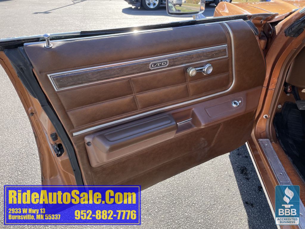 1976 Ford LTD Image 9