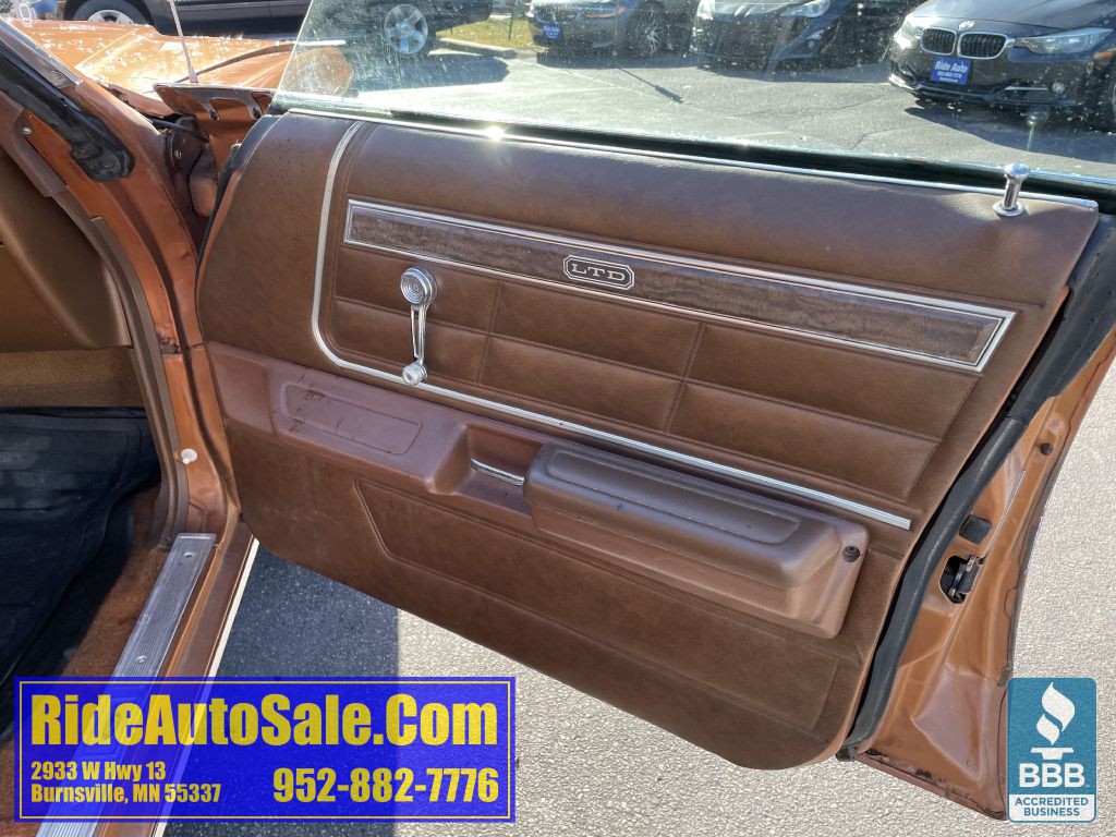 1976 Ford LTD Image 13