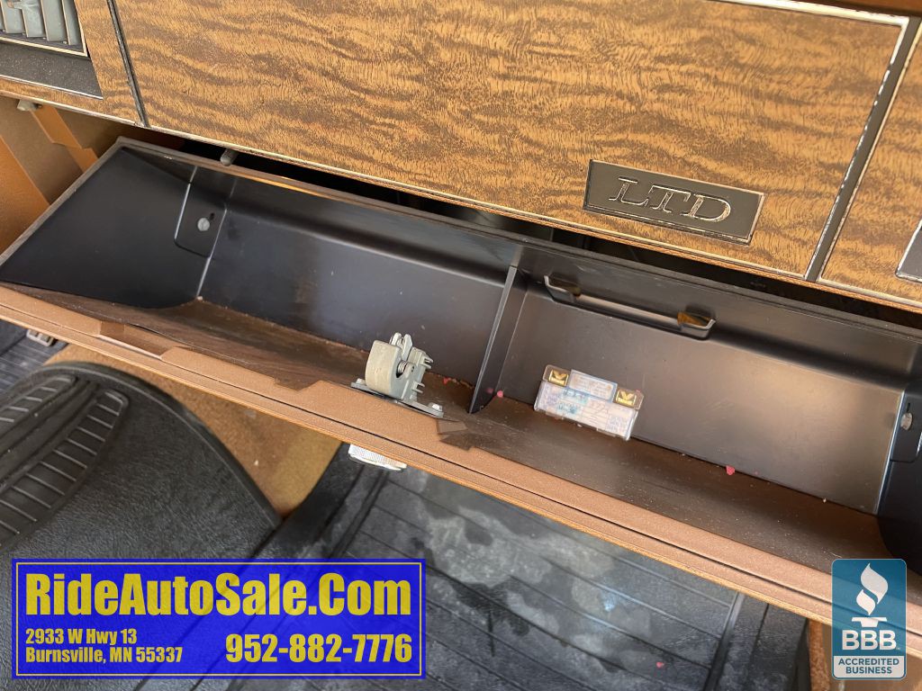 1976 Ford LTD Image 38