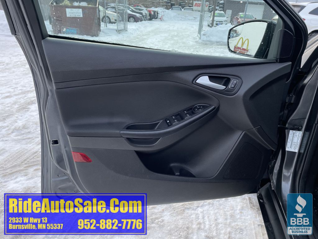 2017 Ford Focus Image 9