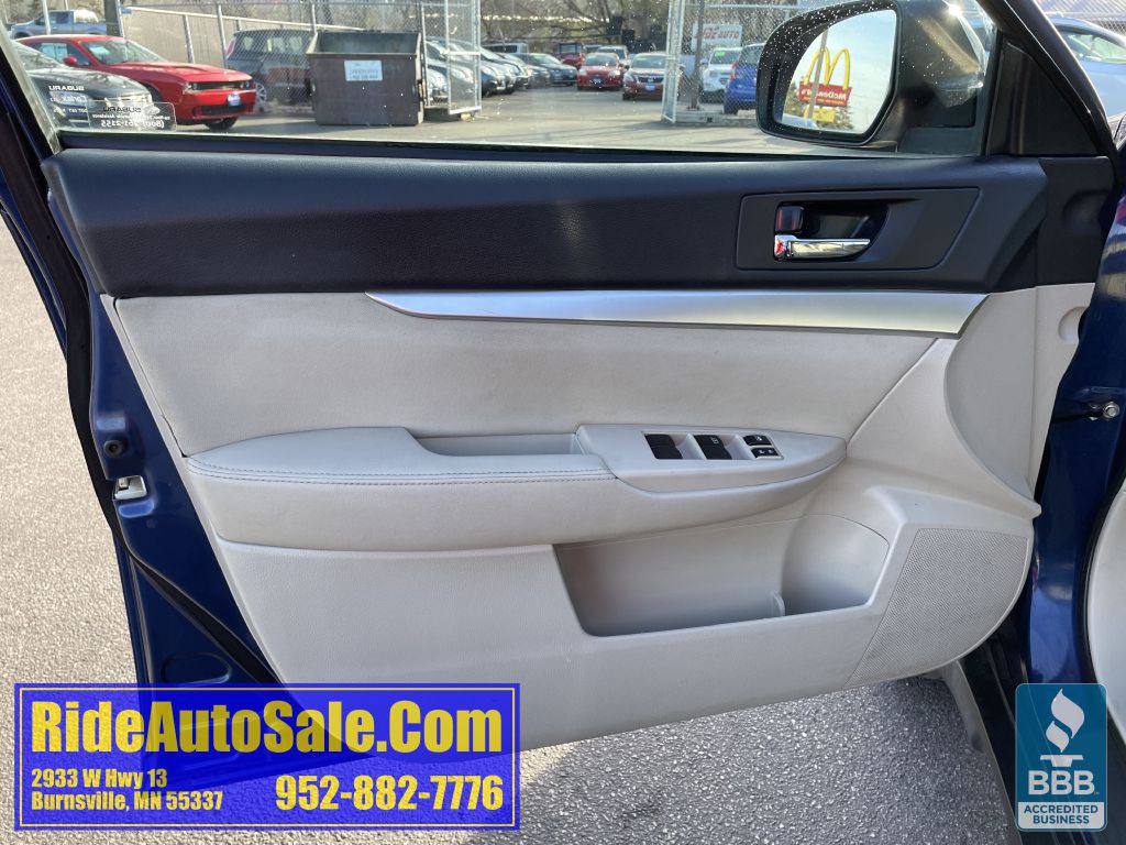 2011 Subaru Outback Image 9