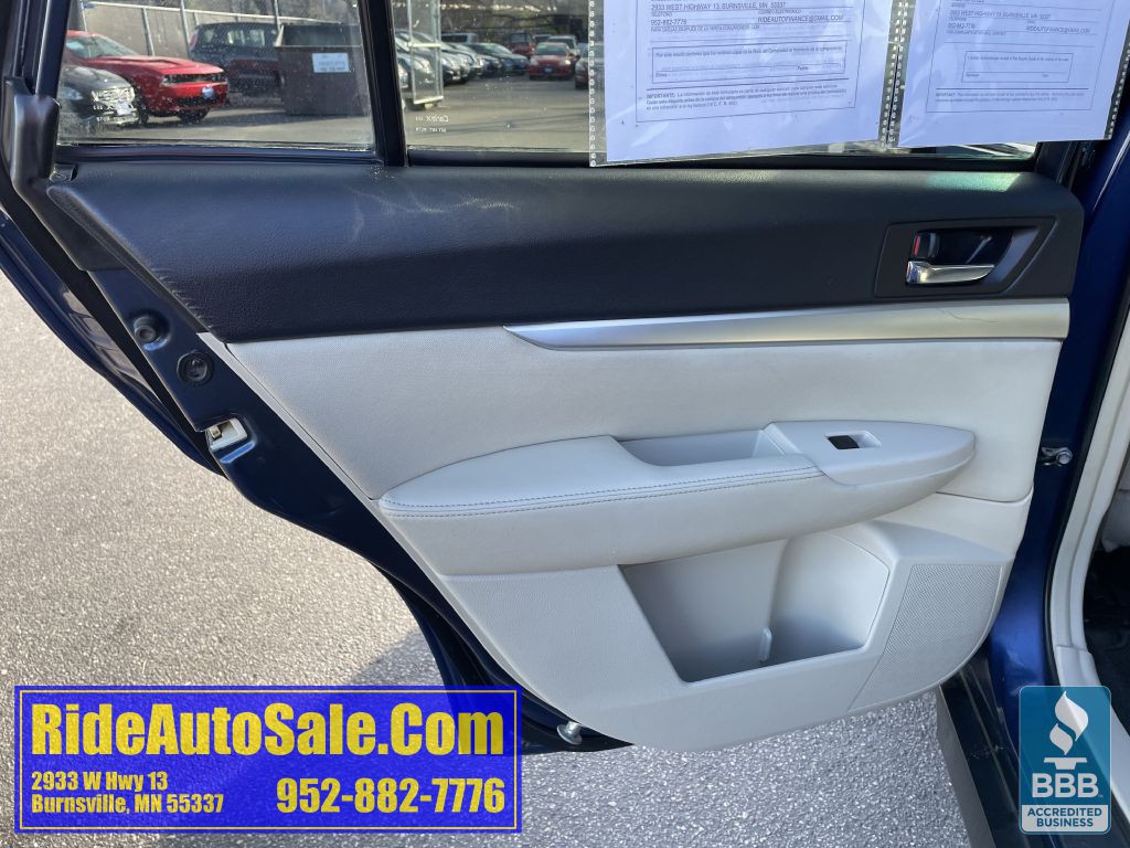 2011 Subaru Outback Image 11