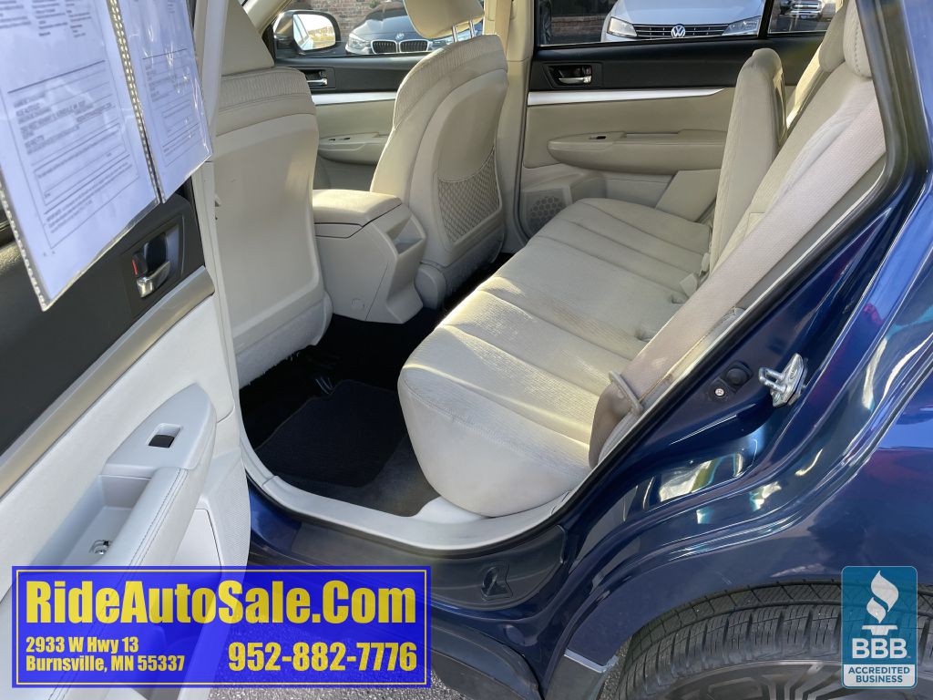 2011 Subaru Outback Image 12