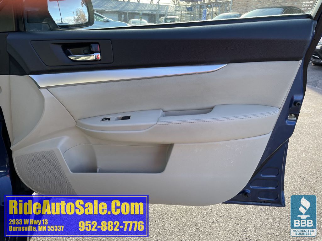 2011 Subaru Outback Image 13