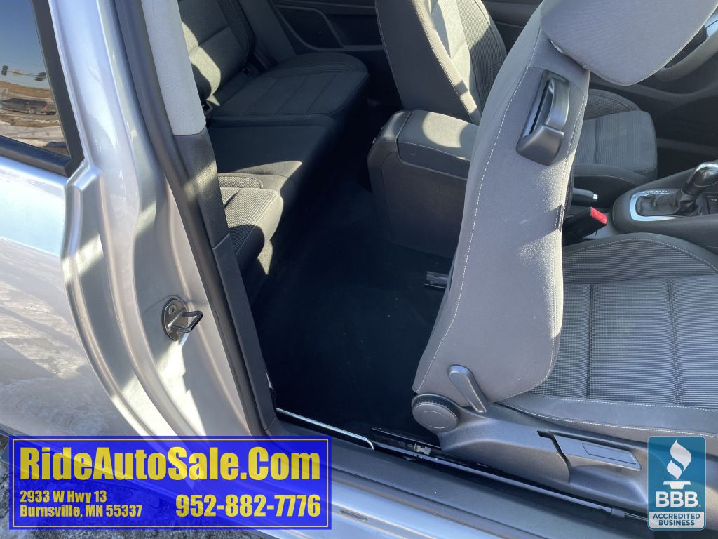 2012 Volkswagen Golf Image 16