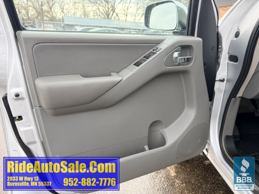 2013 Nissan Frontier Image 9