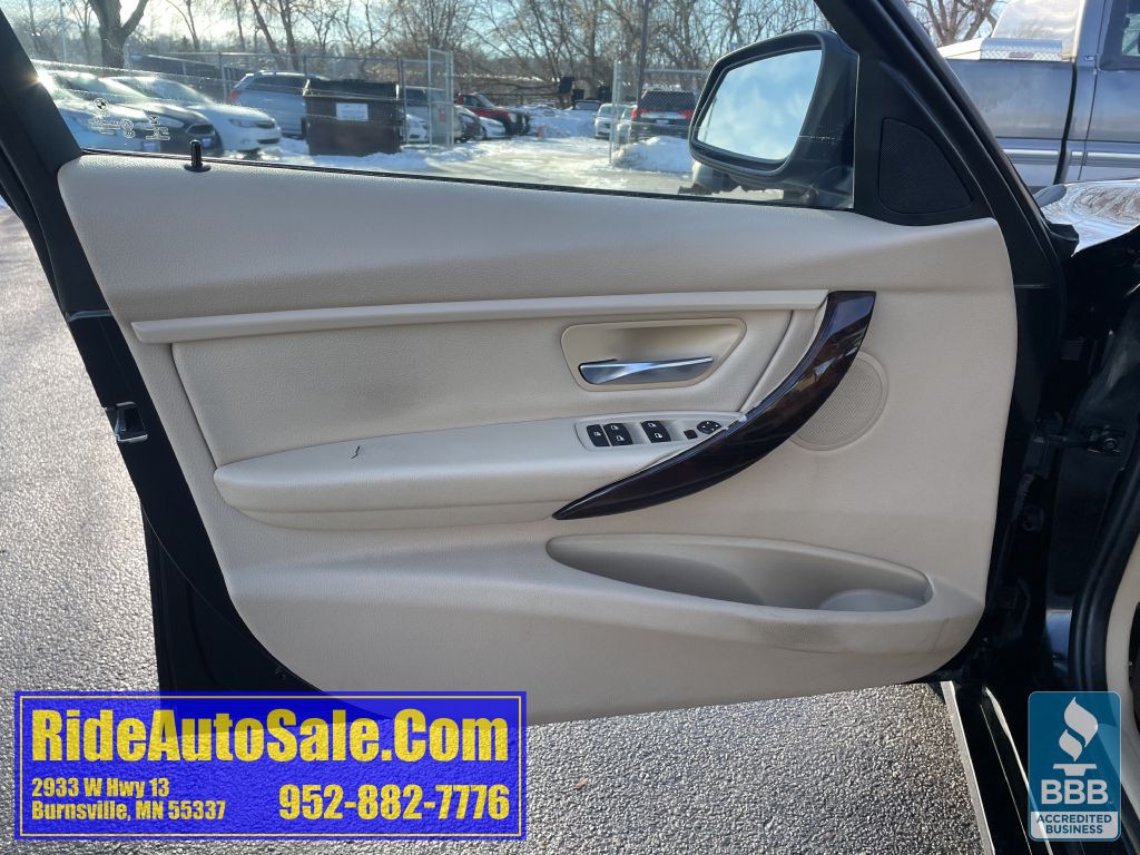 2015 BMW 3 Series Image 9